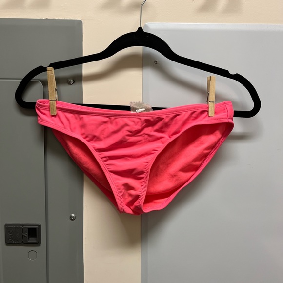 Pink bikini - Picture 3 of 4